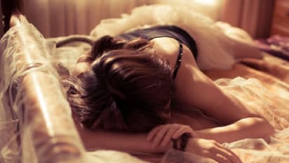 প্রিয় জনের আঘাতে ভেঙে গেছে মন, ভাঙা-হৃদয় জুড়তে এই ১০টি টিপস অত্যন্ত গুরুত্বপূর্ণ