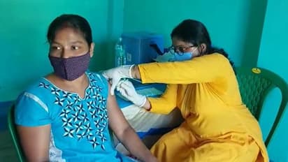 করোনা মোকাবিলায় বিশেষ উদ্যোগ, পুজো উদ্যোক্তাদের জন্য টিকা শিবির উত্তর দিনাজপুরে