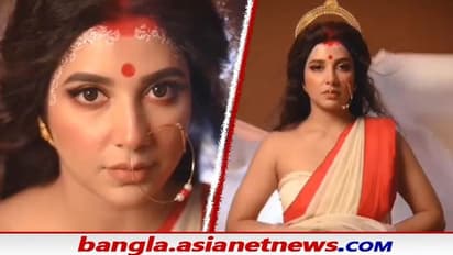 পরণে ব্রালেট, সঙ্গে লাল-সাদা শাড়ি, জঘন্য পোশাকে মা দুর্গা রূপে শুভশ্রীকে দেখে রেগে আগুন ভক্তরা