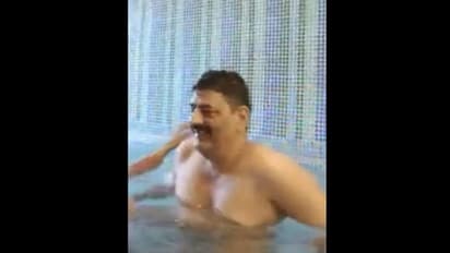 நீச்சல் குளத்தில் பெண் காவலருடன் டிஎஸ்பி நிர்வாணமாக உல்லாசம்.. டிஜிபியிடம் கதறிய கணவன். அதிர்ச்சி வீடியோ.