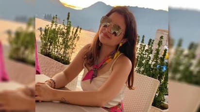 அடடே, சாக்ஷி தோனி மற்றும் அனுஷ்கா சர்மா ஒரே ஸ்கூல், ஒரே க்ளாஸா?