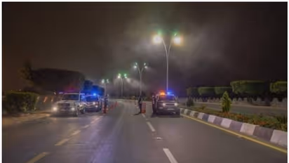 പൊതുസ്ഥലത്തെ പൊലീസ് നടപടി ക്യാമറയില്‍ പകര്‍ത്തി പ്രചരിപ്പിച്ചു; രണ്ട് പ്രവാസികള്‍ കുടുങ്ങി