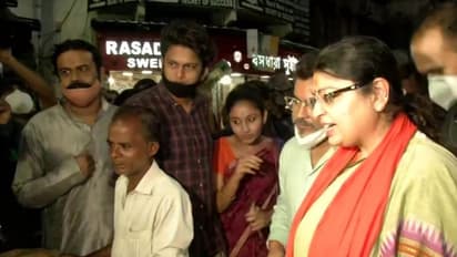 কালীঘাট মন্দিরে পুজো দিলেন ভবানীপুরের বিজেপি প্রার্থী প্রিয়াঙ্কা, রবিবার থেকে শুরু প্রচার