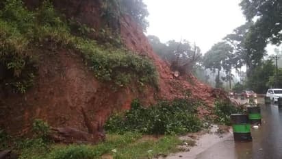 മൂന്നാറിൽ മണ്ണിടിഞ്ഞ് ദേഹത്തേക്ക് വീണ് ഒരാൾ മരിച്ചു; ദേവികുളം ഗ്യാപ് റോഡിൽ മണ്ണിടിച്ചിൽ, ഗതാഗതതടസം