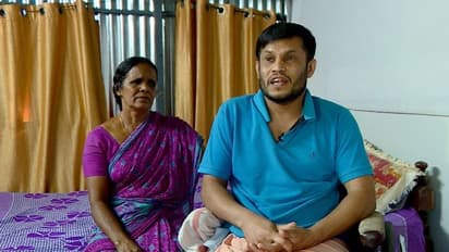 അടച്ചുറപ്പുള്ള വീടില്ല, സർക്കാർ ഓഫീസുകൾ കയറിയിറങ്ങി അരയ്ക്ക് താഴെ തളർന്ന യുവാവും അമ്മയും