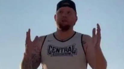 ബീച്ചിൽ ബിക്കിനി ധരിച്ച സ്ത്രീകളെ അവഹേളിച്ചു, യുവാവിനെ കമ്പനിയിൽ നിന്നും പിരിച്ചുവിട്ടു