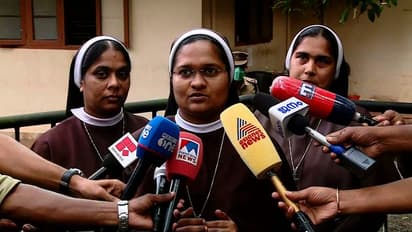 കുർബാനക്കിടെ വർഗീയ പരാമർശം; വൈദികനെതിരെ പ്രതിഷേധിച്ച് കുറുവിലങ്ങാട് മഠത്തിലെ കന്യാസ്ത്രീകൾ