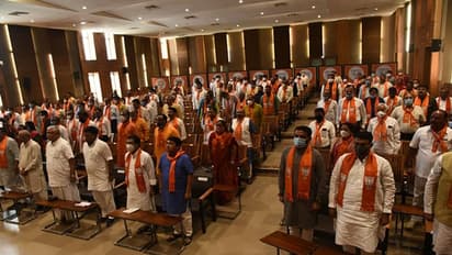 ಗುಜರಾತ್ ಚುನಾವಣೆ ಬೆನಲ್ಲೇ ಬಿಜೆಪಿಗೆ ಶಾಕ್, ಹಿರಿಯ ನಾಯಕ ರಾಜೀನಾಮೆ!