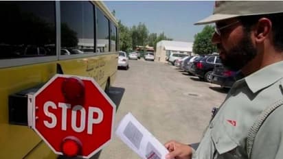 യുഎഇയില് സ്കൂള് ബസുകളുടെ സ്റ്റോപ്പ് സൈന് അവഗണിച്ചാല് 1000 ദിര്ഹം പിഴ