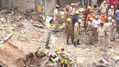 నిర్మాణంలో ఉన్న భవనం కూలి.. ఇద్దరు చిన్నారులు మృతి