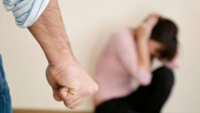 Domestic Violence: കേരളത്തിൽ ഭാര്യമാരെ മർദ്ദിക്കുന്നതിനെ ന്യായീകരിക്കുന്ന പുരുഷൻമാരുടെ എണ്ണം കൂടി; സർവ്വേ