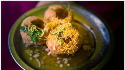 ഉപഭോക്താക്കൾക്ക് 'ഫ്രീ'യായി പാനിപൂരി നൽകി ഒരു തെരുവോര കച്ചവടക്കാരൻ