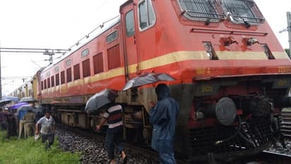 সাঁতরাগাছিতে ট্রলির সঙ্গে ধাক্কা, বড় দুর্ঘটনা এড়াল হাওড়া-সেকেন্দ্রবাদ স্পেশাল