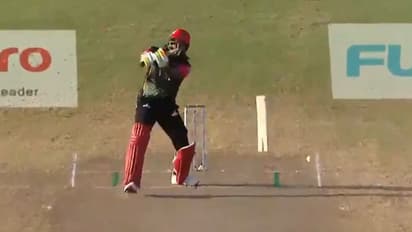 দুরন্ত গতির বলে ভেঙে ২ টুকরো গেইলের ব্যাট, দেখুন ভাইরাল ভিডিও