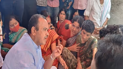 సైదాబాద్ హత్యాచారం కేసు : చైత్ర కుటుంబానికి ఎంపీ కోమటిరెడ్డి భరోసా, ఆర్థిక సాయం...