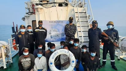 गुजरात की समुद्री सीमा से 12 पाकिस्तानी नागरिक गिरफ्तार, अवैध रूप से घुसने की कर रहे थे कोशिश