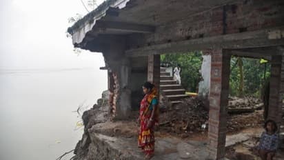 টানা বৃষ্টিতে মুর্শিদাবাদের বিভিন্ন এলাকায় ফের ভাঙন, চোখের সামনে তলিয়ে গেল একাধিক বাড়ি-জমি