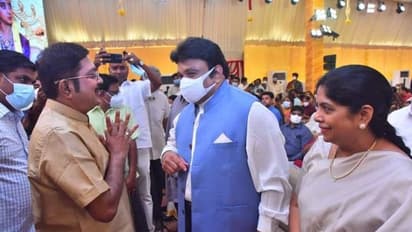 டிடிவி தினகரன் மகள் திருமணத்தில் கலந்து கொண்டு வாழ்த்திய நடிகர் பிரபு..!! வைரலாகும் புகைப்படம்..!!