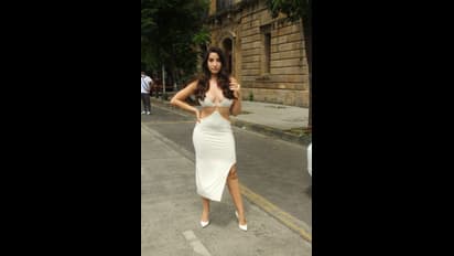 காட்டுக்குள் படப்பிடிப்பு... கண்ட இடத்தில் கைவைத்த நடிகருக்கு கன்னத்தில் பொளேர் என அறைவிட்ட பாகுபலி நடிகை