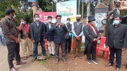 ഞങ്ങള്‍ക്കും ജീവിക്കണം; 'തലയില്‍ തീ കൊളുത്തി ചായ തിളപ്പിച്ച്' മജീഷ്യന്മാരുടെ പ്രതിഷേധം