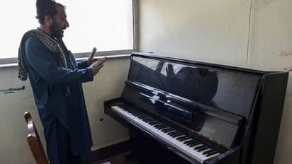 ചരിത്രം ആവർത്തിക്കുമോ എന്ന ഭയം, ആറ് അഫ്ഗാൻ ഗായകർ പാക്കിസ്ഥാനിലേക്ക് ഒളിച്ച് രക്ഷപ്പെട്ടു