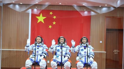 Shenzhou-13 6 ತಿಂಗಳ ಯಶಸ್ವಿ ಕಾರ್ಯಾಚರಣೆ: ಬಾಹ್ಯಾಕಾಶದಿಂದ ಭೂಮಿಗೆ ಮರಳಿದ ಚೀನಾದ ಮೂವರು ಗಗನಯಾತ್ರಿಗಳು