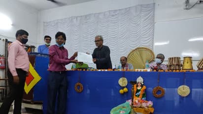 লক্ষ্য মানভূমের আবেগকে বিস্তৃত করা, পরবের দিনই পড়ুয়াদের দেওয়া হল ভাদু কোর্সের সার্টিফিকেট