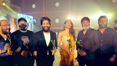 సాక్షి ఎక్స్లెన్స్ అవార్డ్స్: ఏకంగా ఐదు అవార్డ్స్ కొల్లగొట్టిన అల వైకుంఠపురంలో.. బన్నీ ఫుల్ ఖుషీ!