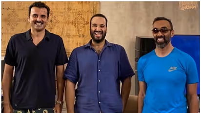 ടീഷര്ട്ടും ഷോര്ട്സും ധരിച്ച് പുഞ്ചിരിച്ച് ഖത്തര് അമീറും സൗദി കിരീടാവകാശിയും; ഫോട്ടോ വൈറല്