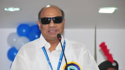 சாதாரண போலீஸ்காரராக இருந்தவருக்கு இத்தனை கல்லூரிகளா..? இத்தனை ஆயிரம் கோடி சொத்துக்களா..?