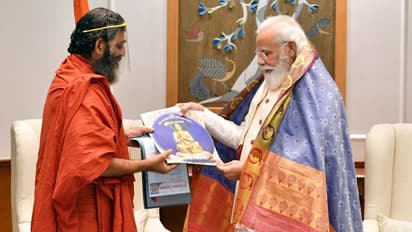 ప్రధాని మోడీని కలిసిన చినజీయర్ స్వామి... రామానుజాచార్యుల సహస్రాబ్ది ఉత్సవాలకు ఆహ్వానం