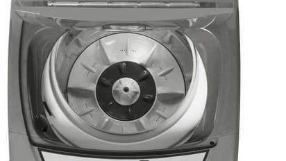 వాషింగ్మెషిన్లో పడ్డ చిన్నారి : అపస్మారక స్థితిలోకి, 12 రోజుల పాటు మృత్యువుతో పోరాటం.. చివరికి