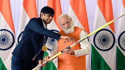 নীরজের জ্যাভেলিন, ব্রোঞ্জজয়ী গ্লাভস - প্রধানমন্ত্রীর উপহার নিলামে দর উঠল কোটি কোটি টাকা