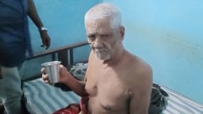 വൃദ്ധനോട് മക്കളുടെ ക്രൂരത; സ്വത്തുക്കൾ എഴുതി വാങ്ങി, ഭക്ഷണം പോലും നൽകാതെ മുറിയിൽ പൂട്ടിയിട്ടു