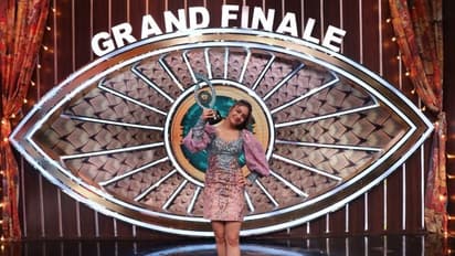 OTT Bigg Boss Winner দিব্যা আগরওয়াল প্রেমিকের সঙ্গে সেলিব্রেশনে, কত লক্ষ পেলেন জিতে