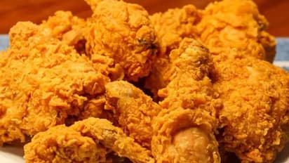 यहां चाकू से चिकन खाया हो जाएगी जेल...ऐसे हैं दुनिया के सबसे weird laws