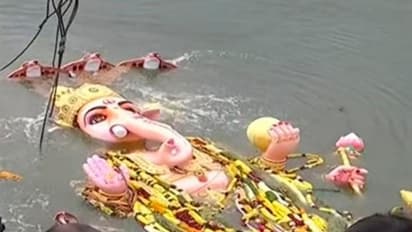 హైదరాబాద్ గణేశ్ నిమజ్జనం.. గంగమ్మ ఒడికి చేరిన ఖైరతాబాద్ మహాగణపతి