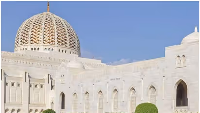 ഒമാനില്‍ ജുമുഅ നമസ്‌കാരം പുനരാരംഭിക്കുന്നു