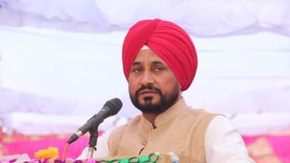 पंजाब के CM बने चरणजीत चन्नी: सिर्फ 40 लोगों को थी एंट्री, शपथ के बाद पहुंचे राहुल गांधी..नहीं आए कैप्टन