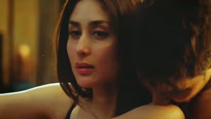 সঙ্গমের দৃশ্যে নগ্ন হতেও পিছপা হননি করিনা, অনস্ক্রিন শরীরী যৌনতা নিয়ে গোপন তথ্য ফাঁস বেবোর