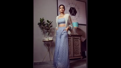 ரெட் வெல்வெட் கேக் போல்!! உடலோடு ஒட்டி உறவாடும் உடையில்.... தகதகவென மின்னும் கீர்த்தி சுரேஷின் ஹாட் கிளிக்ஸ்.!