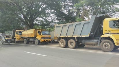 പാസില്ലാതെ ടോറസുകളില് കൊണ്ടു വന്ന ഗ്രാവൽ പിടികൂടി