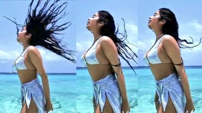 খোলা বোতাম, সাদা শার্টের ফাঁক দিয়ে উঁকি মারছে অন্তর্বাস, প্রকাশ্য রাস্তায় অস্বস্তিতে জাহ্নবী