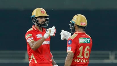 ഐപിഎല്: സിക്സര് പറത്തി സ്റ്റൈലില് 3000 ക്ലബിലേക്ക്; ചരിത്രമെഴുതി കെ എല് രാഹുല്