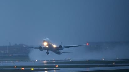 ನಡು ಆಗಸದಲ್ಲಿ ಅಸ್ವಸ್ಥಗೊಂಡ ಪೈಲಟ್: ವಿಮಾನ ಕೆಳಗಿಳಿಸಿದ ಸಾಮಾನ್ಯ ಪ್ರಯಾಣಿಕ