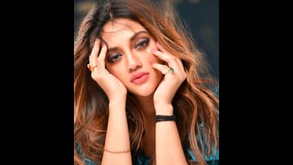 তেরঙ্গা বেলুন উড়িয়ে স্বাধীনতা উদযাপন, ভিডিও বার্তায় দেশমাতাকে শ্রদ্ধা জ্ঞাপন নুসরতের