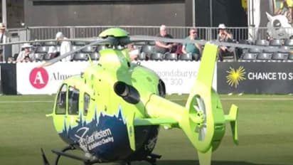 लाइव मैच के दौरान अचानक फील्ड पर उतरा एयर एंबुलेंस, हैरान दर्शक देखते रहे आखिर हुआ क्या