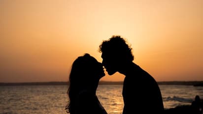 ಪಾಕ್ ಟೀವೀಲಿ ಚುಂಬನ, ಆಲಿಂಗನ ದೃಶ್ಯ ಬಂದ್ : ಏನಿದು ಹೊಸ ಆದೇಶ?