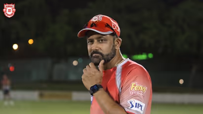 চাকরি যেতে পারে অনিল কুম্বলের, নতুন কোচের খোঁজে পঞ্জাব কিংস