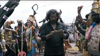 ഇതാണ് ആ വിക്രം കഥാപാത്രം; കാര്‍ത്തിക് സുബ്ബരാജിന്‍റെ 'മഹാനി'ലെ ആദ്യഗാനം